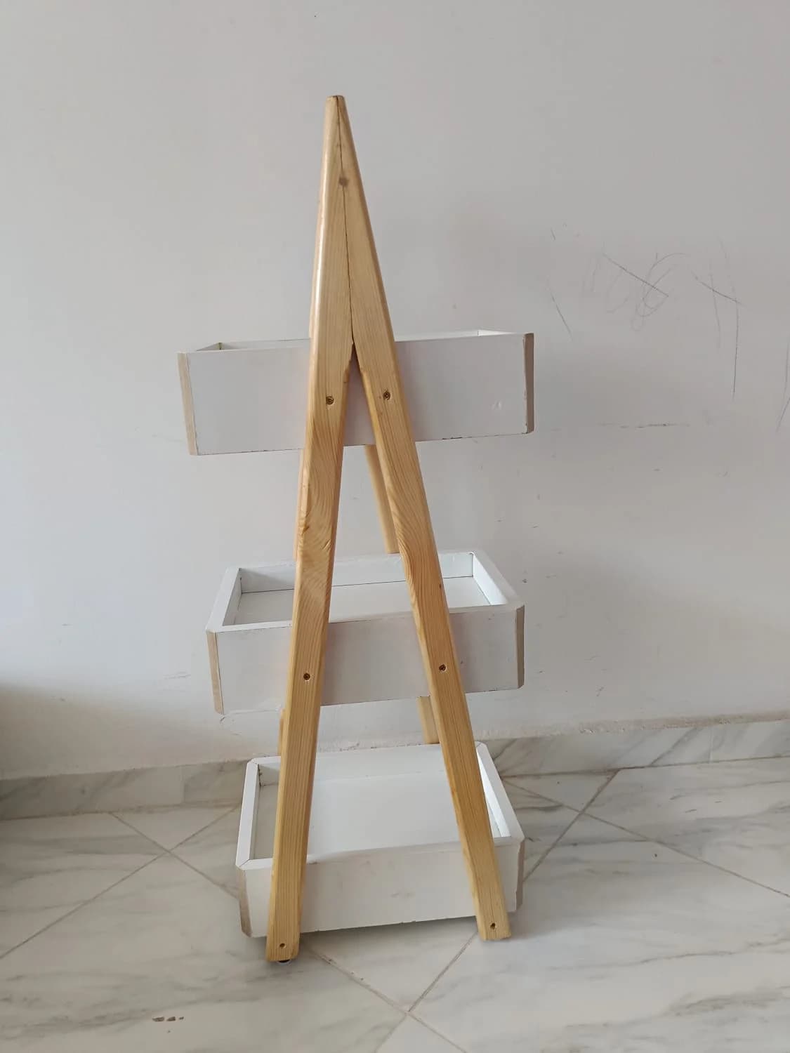 Étagère échelle - vue de dos