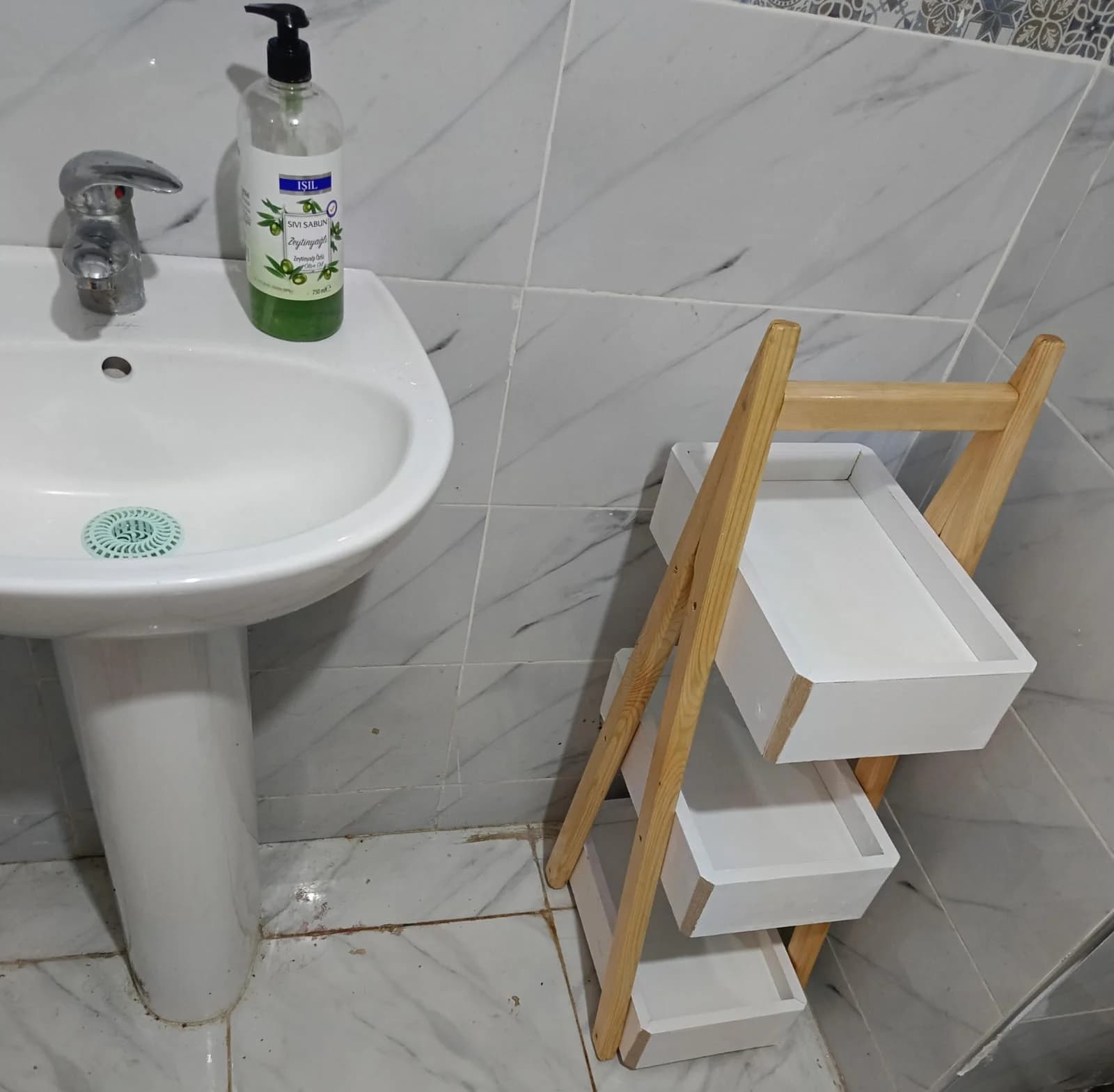 Étagère échelle dans la salle de bain - usage réel