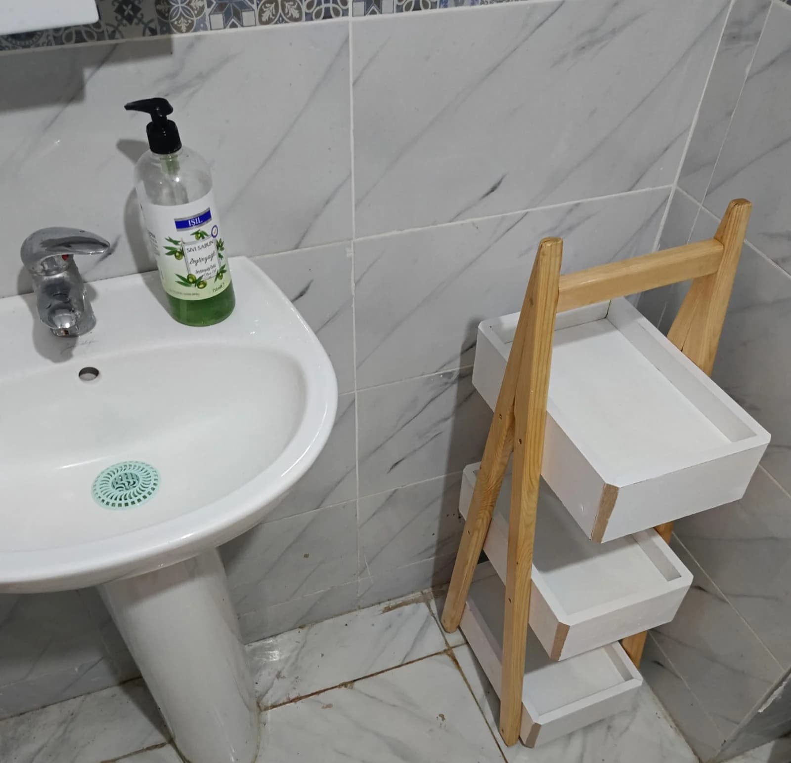 Étagère échelle salle de bain - angle différent