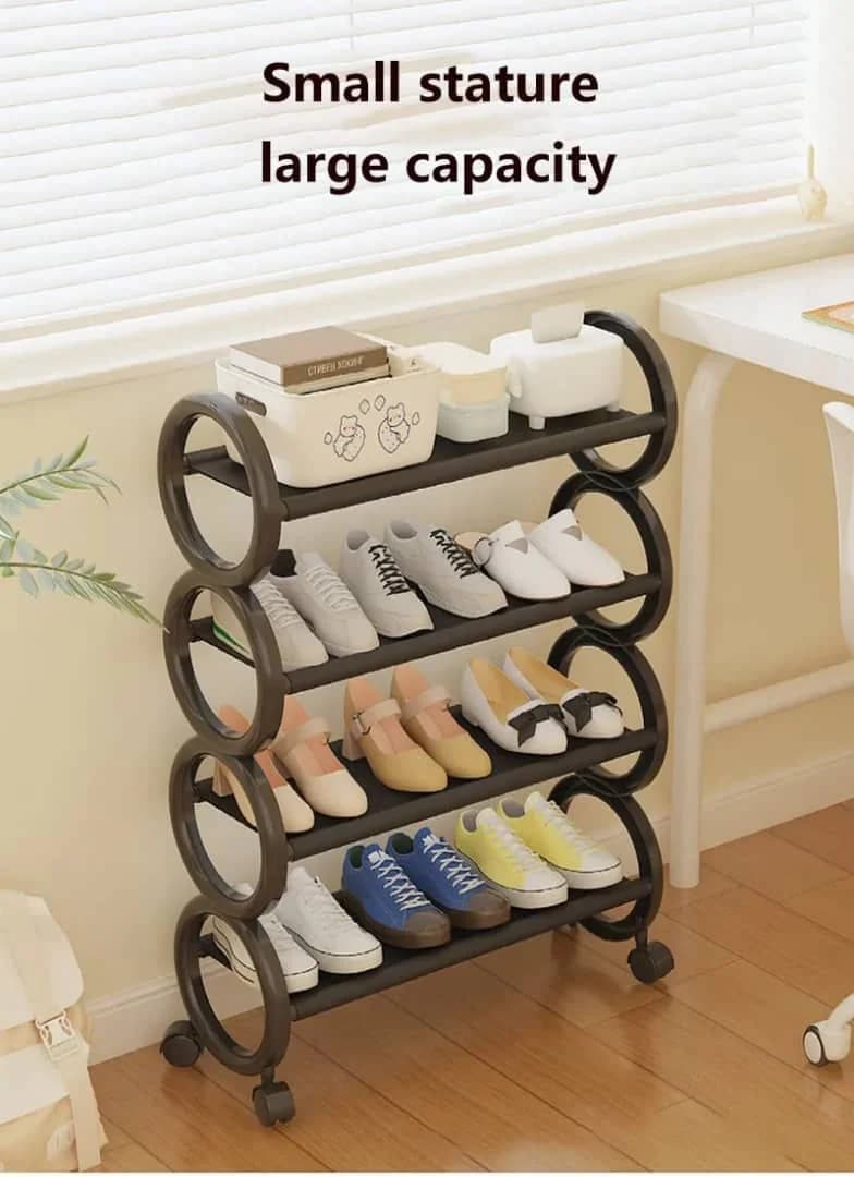 Etagere chaussures anneaux noirs detail roulettes